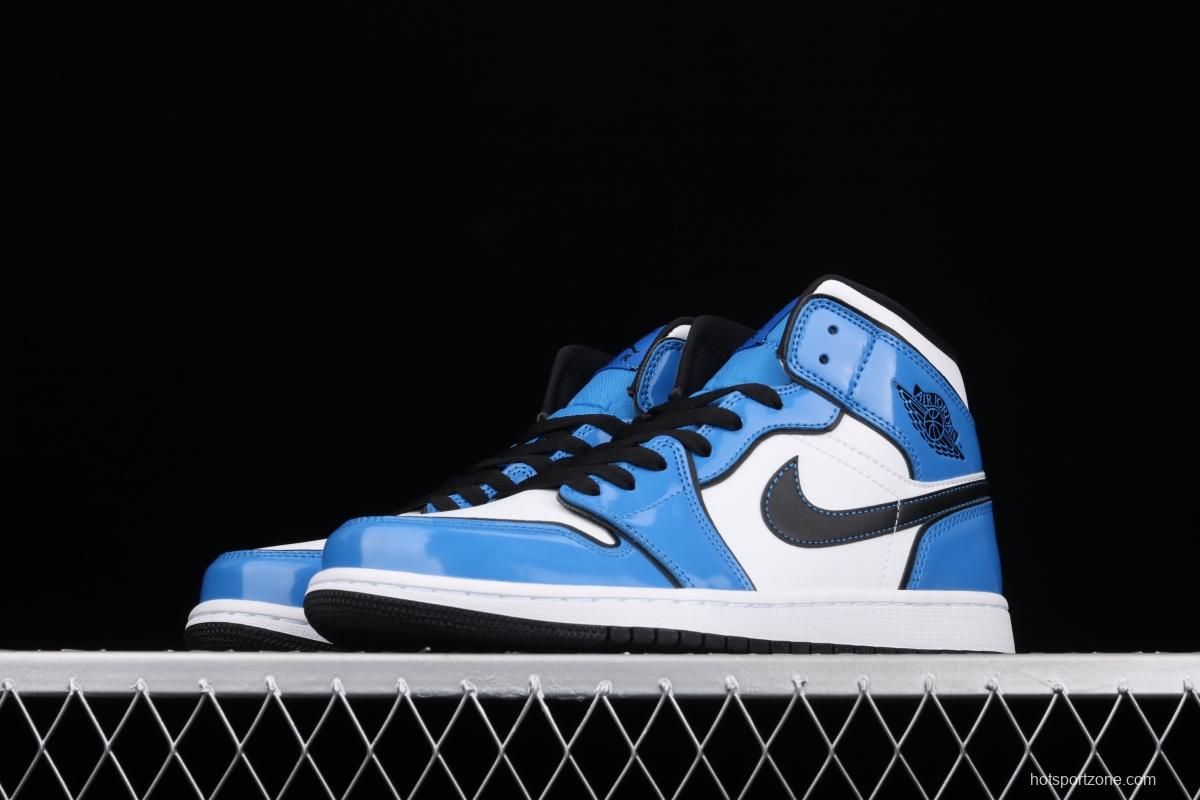 Air Jordan 1 Mid varnished leather white blue two-dimensional small lightning Zhongbang basketball shoes DD6834-402