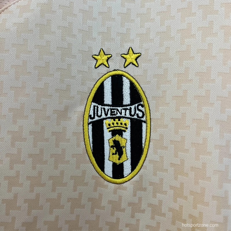 03/04 Retro Juventus Away Jersey