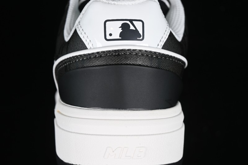 MLB NY Yankees Chunky Liner Classic Monogram Lightweight Platform Sneakers with 6cm Height Boost - 3ASXCMN4N50BKS