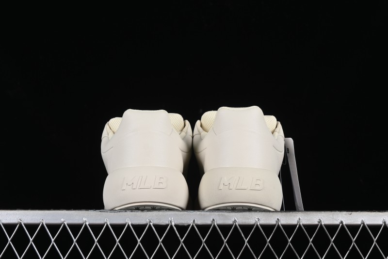MLB Chunky Classic Base New York Yankees Lightweight Platform Casual Sneakers - 3ASXCCB4N07CRS