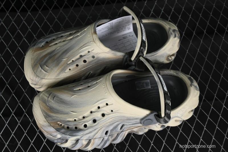 Crocs Classic Clog Slip-On Beach Sandals with Ventilation Holes - B.D4