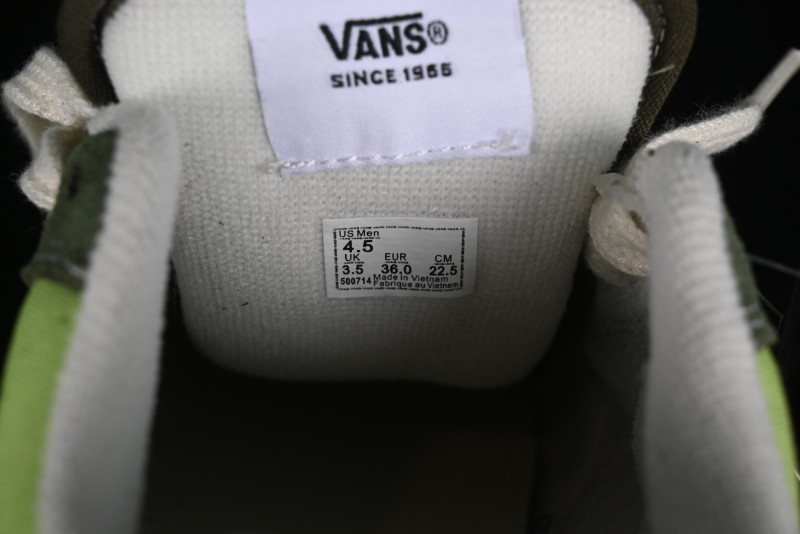 Vans Chukka Push Low-Top Skate Shoes with Slip-Resistant Sole in Apple Green - VN0008ZE08P