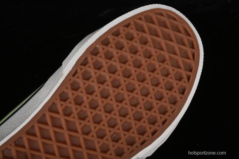 Vans Chukka Push Low-Top Skate Shoes with Slip-Resistant Sole in Apple Green - VN0008ZE08P