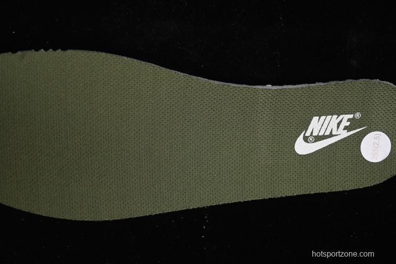 Nike SB Dunk Low x Undefeated Collaboration Casual Skate Shoes - UN1697-633