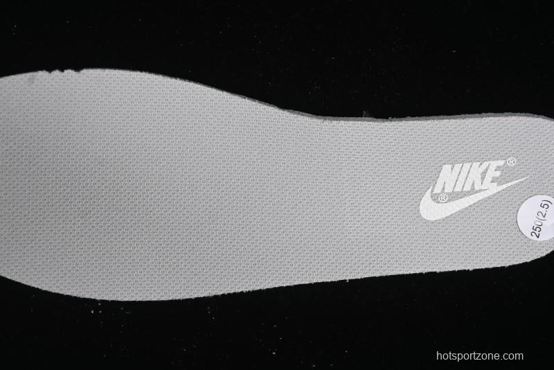 Nike SB Dunk Low x Undefeated Collaboration Casual Skate Shoes - UN1697-622