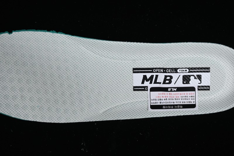 MLB Chunky Liner Basic New York Yankees Thick Sole Casual Sneakers with 6cm Height Increase - 3ASXCA12N43RDS