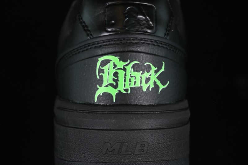 NY Yankees Black & Neon Green Sneakers - Classic Streetwear Style