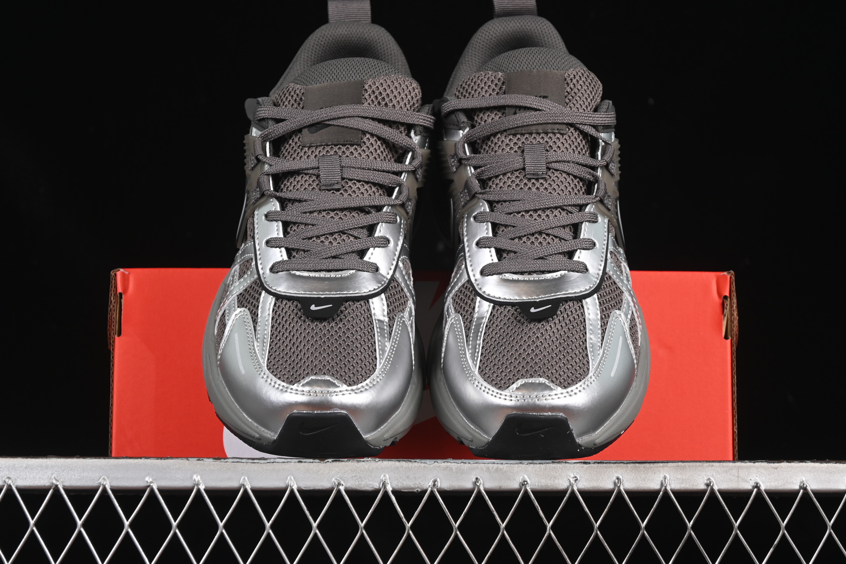 Nike V2K Run Cushioned Anti-Slip Retro Low-Top Running Shoes - HQ1678-200