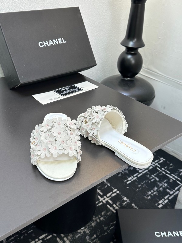 2025 Women Chanel White Leather Slippers