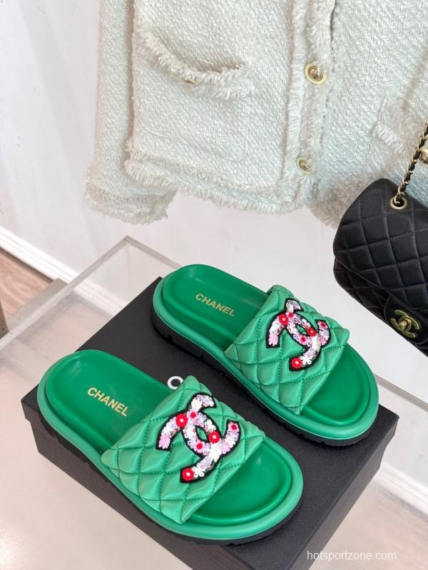 2025 Women Chanel Green Quilted Leather Slippers Embroidered LY00360