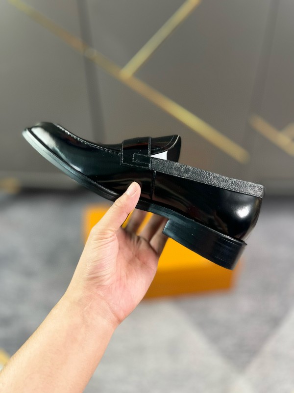 2024 Men Louis Vuitton Black Leather Loafers MJ00290