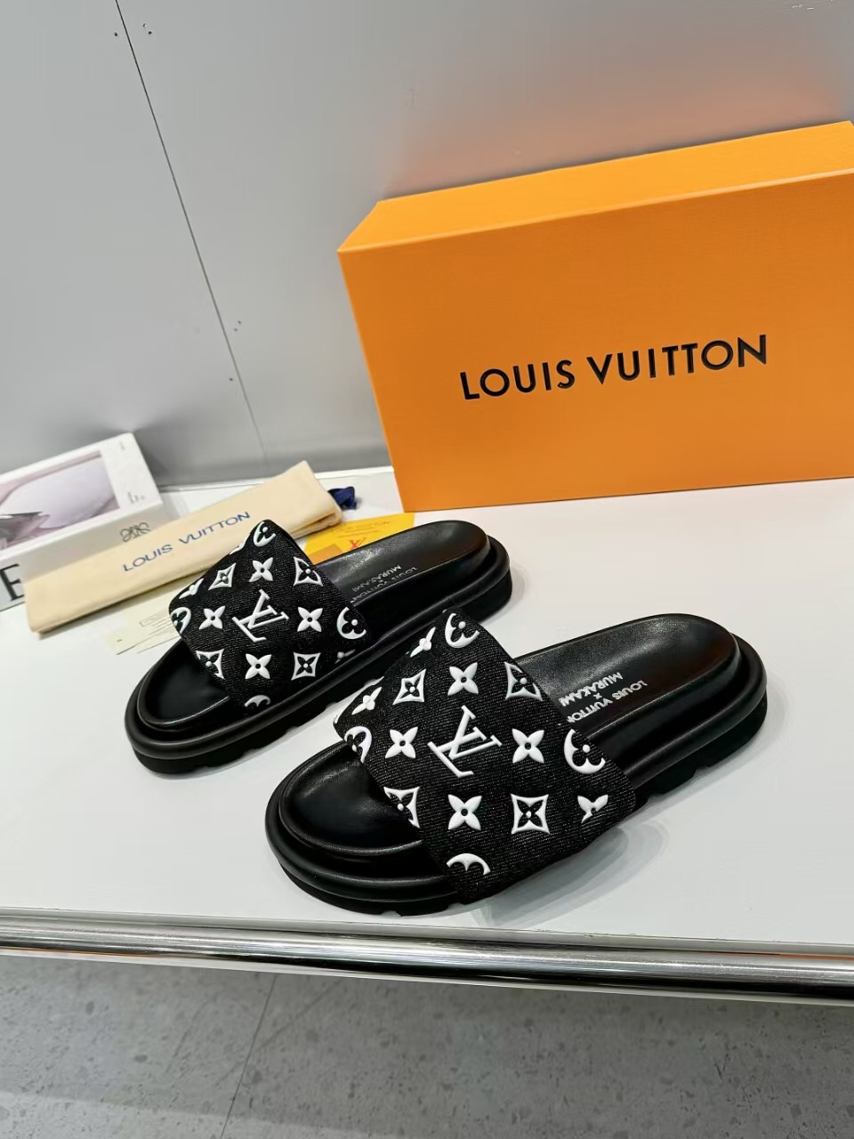 2025 Slippers Louis Vuitton Black Fabric Slippers