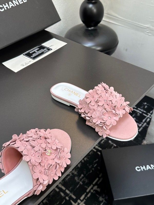 2025 Women Chanel Pink Suede Slippers