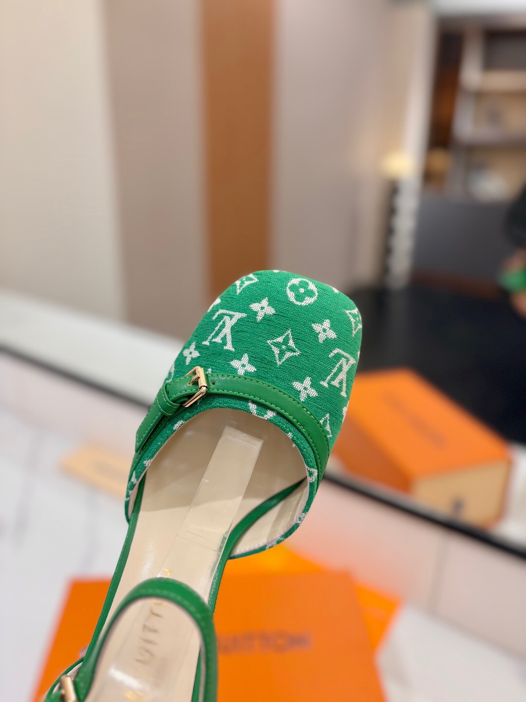 2025 Women Louis Vuitton Green White Denim Pumps LV Buckle KFY00310