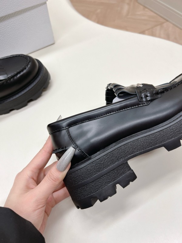 2025 Women Dior Black Leather Loafers KFY00350