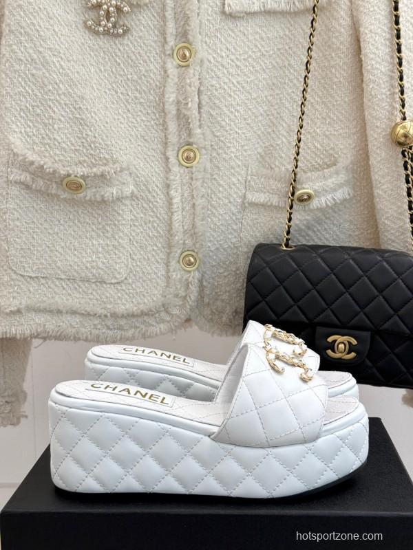 2025 Women Chanel White Leather Slippers