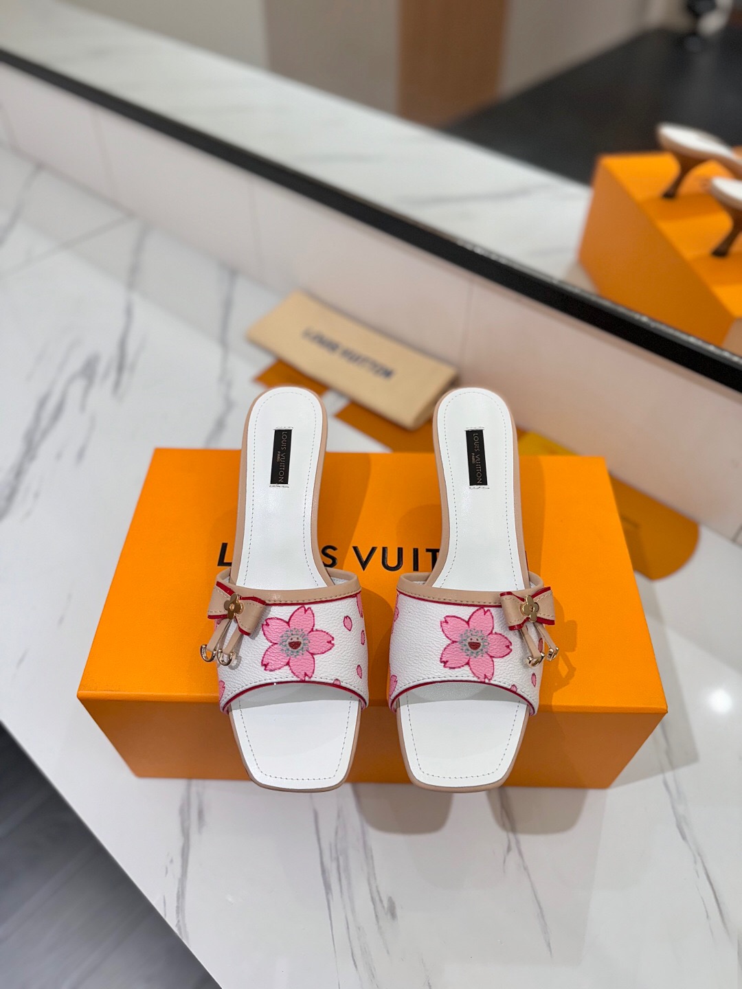2025 Women LV White Pink Leather Floral Sandals