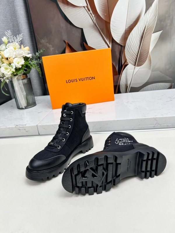 Louis Vuitton Territory Flat Boots with LV Circle Logo and Rubber Outsole - LY00310