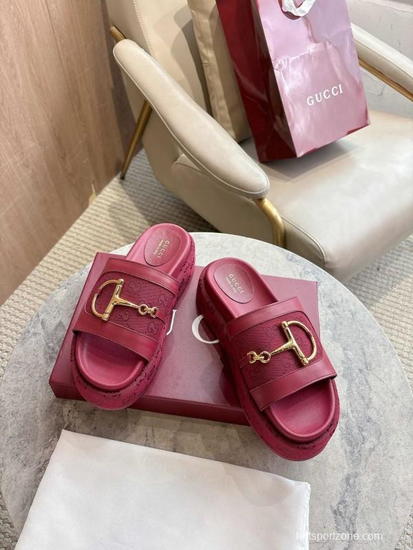 Gucci Women's Sandals with Iconic Horsebit Detail and Gold Hardware - LY00270