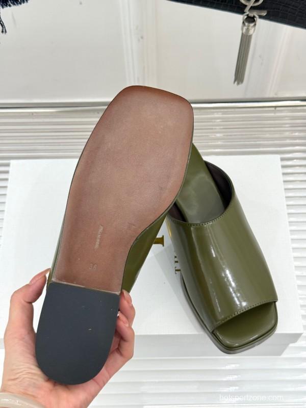 The Row 2025/SS Platform Slides - KFY00280