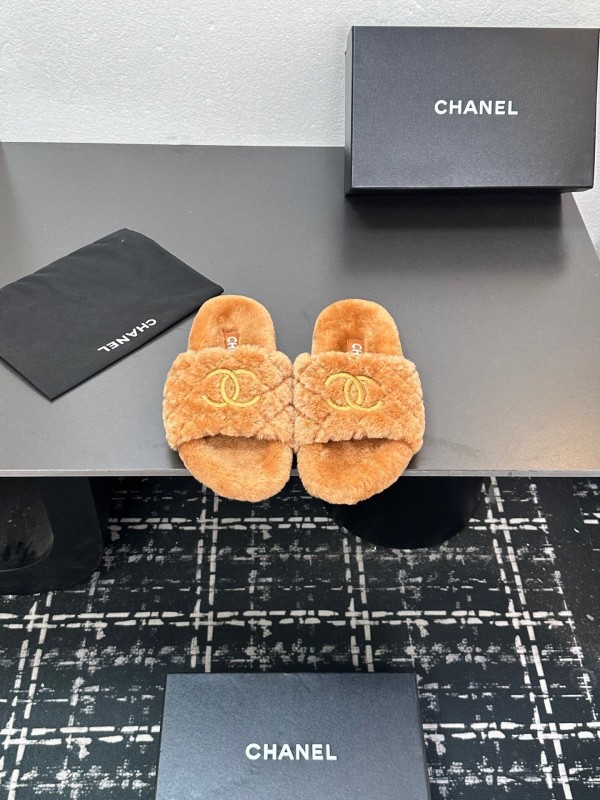 Chanel 2025 SS Fluffy Slippers with Wool Upper and Rubber Sole - LY00250