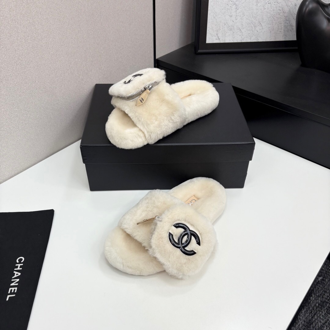 Chanel Spring/Summer 2025 Upgraded Fur Slippers with Rubber Sole - LY00270