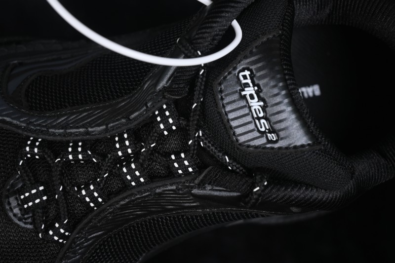 Balenciaga Triple S 2 Gradient Mesh Running Shoes with Layered Sole Design - WTRS21011