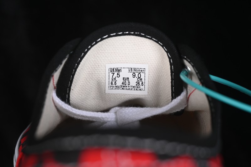 Vans Old Skool Low-Top Skateboarding Shoes with Classic Sidestripe Design - WS0ND8HPKJV7