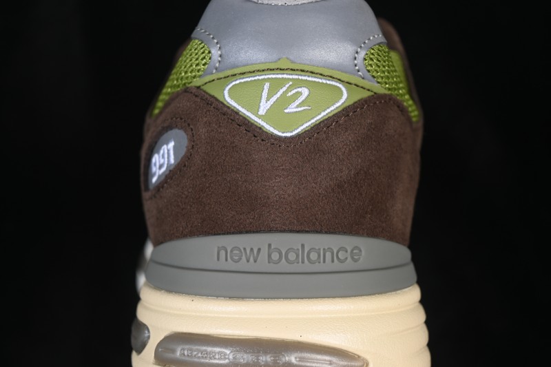 Kith x New Balance Made in USA M991 Retro Running Shoes with Pigskin Suede and ABZORB Cushioning - U991CK2