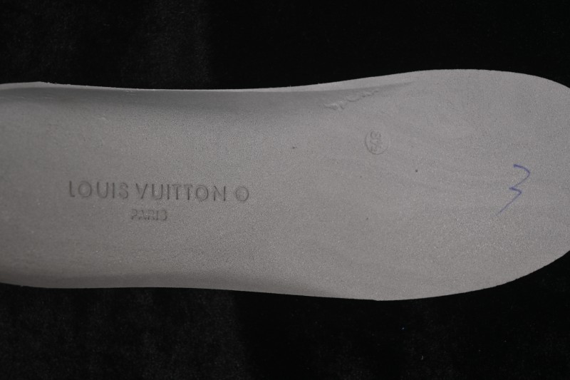 Louis Vuitton Tilted Sneakers Low-Top Casual Shoes in Smooth Calfskin Leather with Side LV Logo and Lightweight Rubber Sole - 2026SS Sea Blue