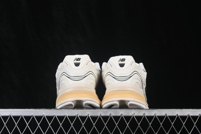 New Balance 2010 Series Retro Running Shoes with Suede and Mesh Upper - U20103SH