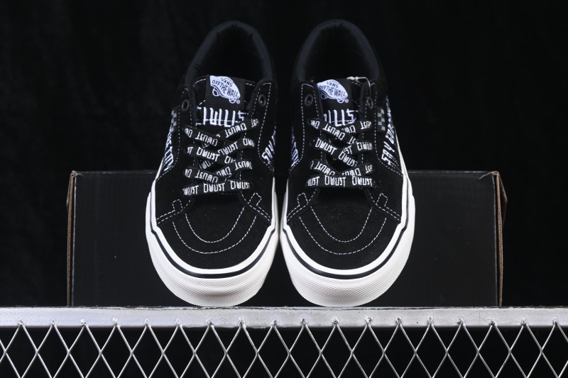 Vans Skate Skool Low-Top Casual Skateboarding Shoes with Classic Design - VN0A5FCF6EA