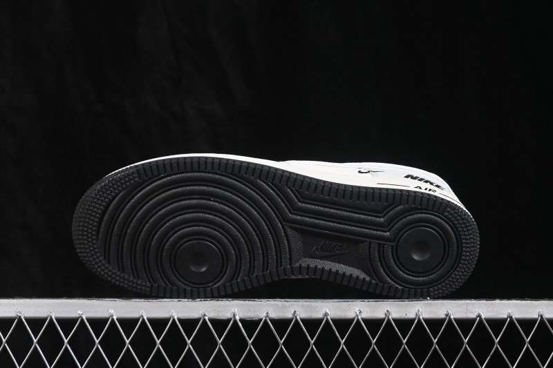 Nike Air Force 1 '07 Low Collaboration Skateboarding Shoes with Full-Length Air Cushion - GS2288-012