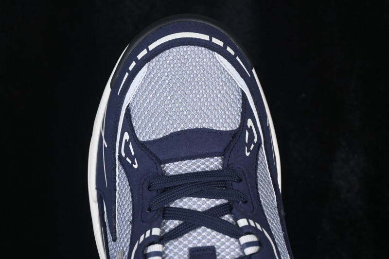 Louis Vuitton Tatic Runner Blue Running Shoes with Tech Fabric and Cushioned Sole - W.F6