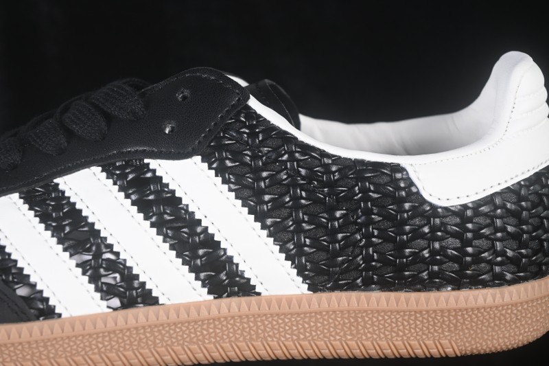 Adidas Samba OG Classic Skateboarding Shoes with Retro Leather Upper - HQ9282