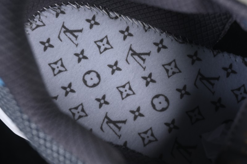 LV Tatic Runner Louis Vuitton Casual Running Shoes with Breathable Mesh and Tech Fabric - W.F6