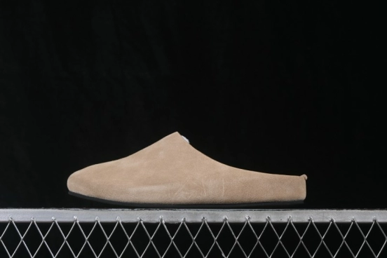 The Row Hudson Round-Toe Closed-Toe Casual Mule Slippers - SAND