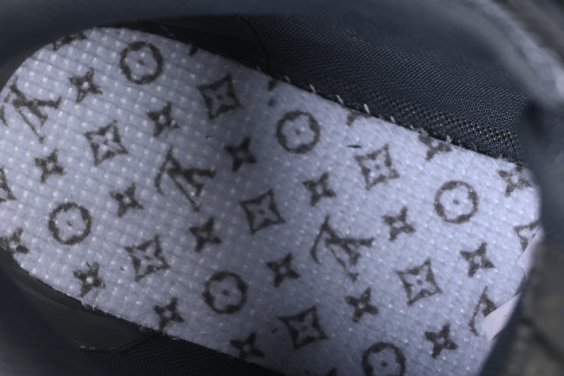Louis Vuitton Tatic Runner Retro Chunky Sneakers - GREY